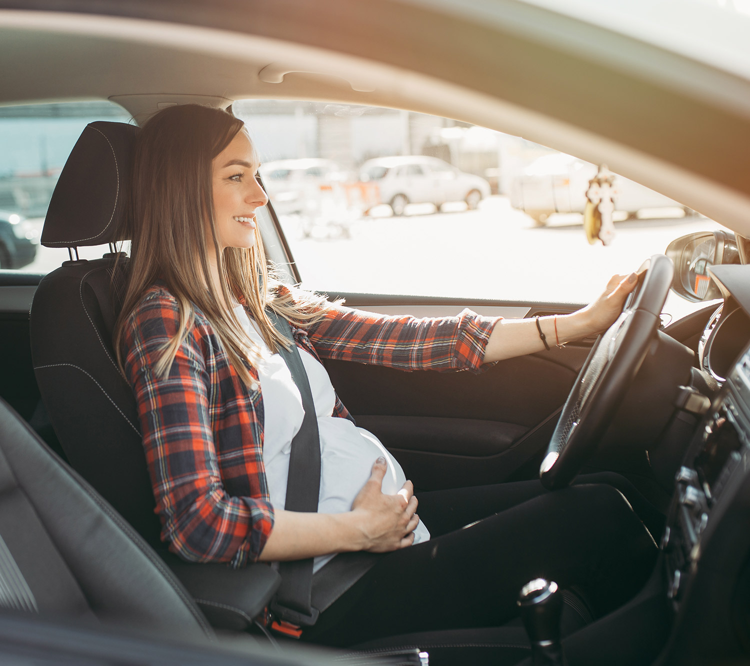 Babybauch in Sicherheit: Autofahren in der Schwangerschaft 